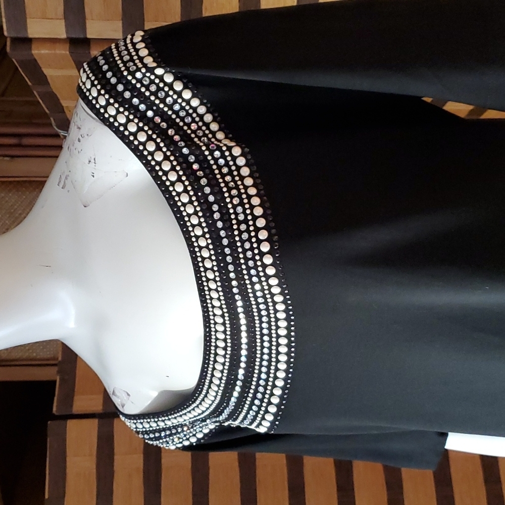 EUC!! St John Diamonds & Pearls SOFT top